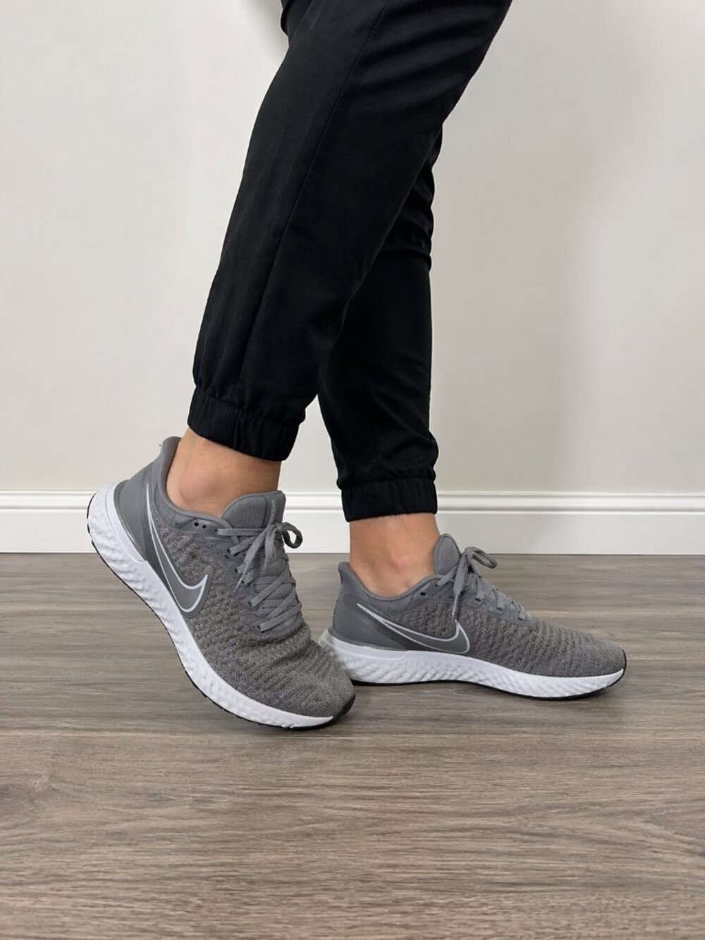 Nike React Infinity Flyknit Women’s Running Shoes size 9.5 Gray White Athletic